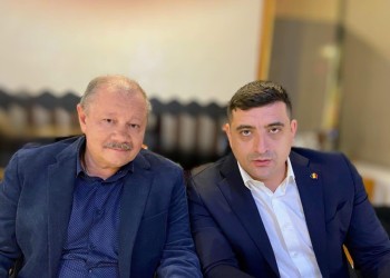 „Antisistemii”. Un fost consilier prezidențial din mandatele lui Klaus Iohannis a devenit susținător înfocat al lui George Simion. Susținerea e însă reciprocă, liderul AUR publicându-i opiniile pe blogul său / Soția consilierului este directoare la stat și candidata PSD la Primăria  Câmpulung