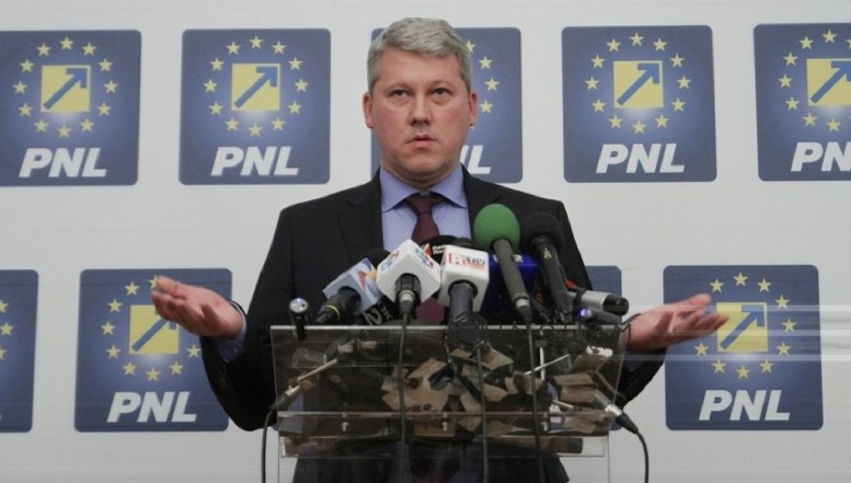 Tudorel Toader, pericol public. Cătălin Predoiu: "Acest ministru ar trebui decorat de către toți adversarii României, pentru servicii deosebite"! EXCLUSIV