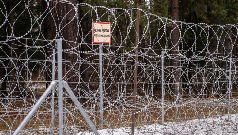 Polonia construiește un gard la granița cu exclava Kaliningrad ca răspuns la amenințarea hibridă rusească