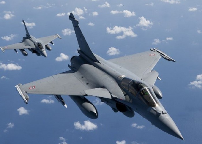 Noi scântei în UE: Franța NU e de acord cu planul Germaniei de a impune o politică europeană comună pentru exportul de armament. Cauze și implicații