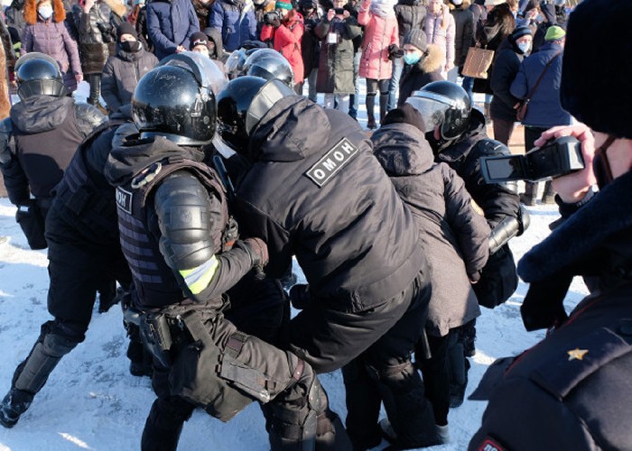 Agresiuni KGB-iste și zeci de persoane ARESTATE în Rusia. Întemnițarea lui Navalnîi generează ample proteste anti-Putin în întreaga Rusie, la -50 de grade