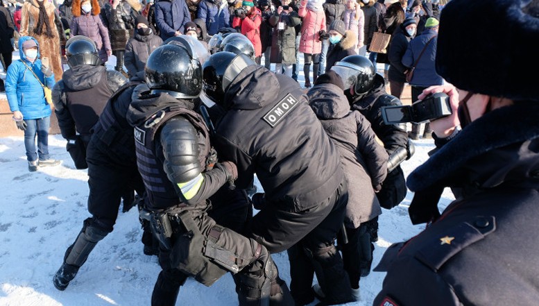 Agresiuni KGB-iste și zeci de persoane ARESTATE în Rusia. Întemnițarea lui Navalnîi generează ample proteste anti-Putin în întreaga Rusie, la -50 de grade