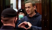 Sute de preoți din Rusia lansează un apel public către Vladimir Putin pentru a preda familiei trupul lui Alexei Navalnîi: „Nu fiți mai crud decât Pilat!” Tiranul are însă alte planuri odioase: un nou val de represiune și crime contra opoziției din închisoare