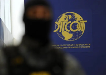 Șase persoane au fost reținute de DIICOT pentru trădare! Suspecții ar fi negociat cu Rusia ieșirea României din NATO / În același dosar este cercetat și generalul anti-NATO Radu Theodoru, membru fondator al PRM