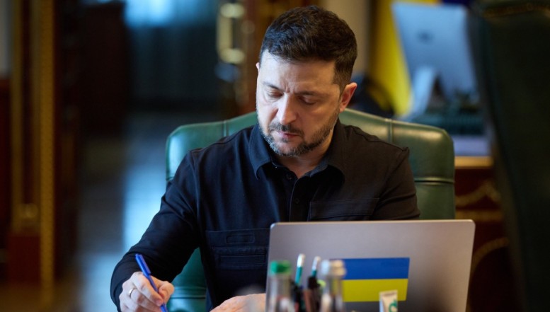 Un deputat ucrainean din opoziție susține că popularitatea președintelui Zelenski a scăzut vertiginos în ultima perioadă, ceea ce îi afectează semnificativ șansele de a fi reales în funcție. Ce date sociologice sunt invocate