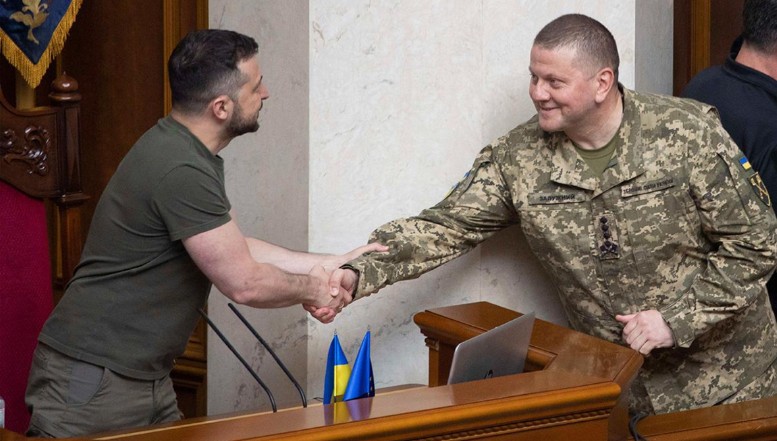 Volodimir Zelenski confirmă intenția de a-l înlocui pe Valeri Zalujnîi din fruntea armatei, dar afirmă că „se gândește” să schimbe mai mulți înalți oficiali din conducerea statului / Mesajul dur al liderului de la Kiev pentru europenii care s-au săturat să ajute Ucraina: „Războiul poate ajunge și la voi și nu există nicio certitudine că NATO va reacționa prompt”