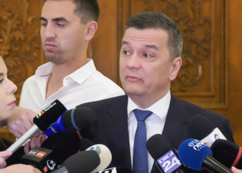VIDEO Sorin Grindeanu îl atacă virulent pe Ilie Bolojan, într-un răspuns pentru cloaca Realitatea TV. Ex-premierul de paie OUG 13 spune că actualul premier seamănă și operează cu metodele lui Călin Georgescu din 2024, apreciind că Ilie Bolojan ar vrea să rămână la Palatul Victoria pe viață