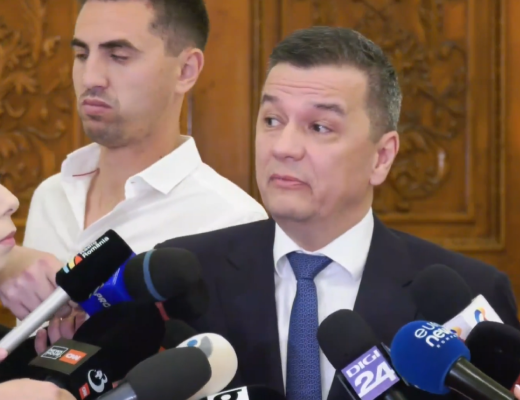 VIDEO Sorin Grindeanu îl atacă virulent pe Ilie Bolojan, într-un răspuns pentru cloaca Realitatea TV. Ex-premierul de paie OUG 13 spune că actualul premier seamănă și operează cu metodele lui Călin Georgescu din 2024, apreciind că Ilie Bolojan ar vrea să rămână la Palatul Victoria pe viață
