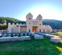 Ironii usturătoare și critici dure la adresa felului în care a fost reabilitat Castrul Arutela, construcție din vremea împăratului roman Hadrian. „Arată ca un c*r, iar ați furat sau ați dat unui prost lucrarea?” / „Ați pus și termopane?” / „Fudulilor! L-ați făcut mai frumos decât l-au construit romani!”