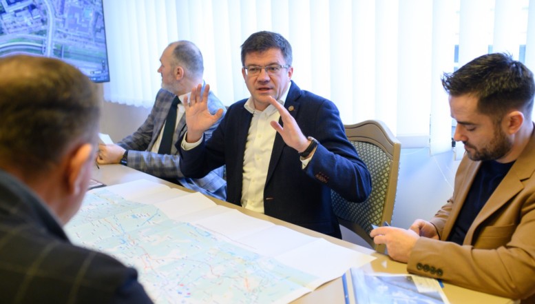 Investigație Reporter de Iași: inculpatul Costel Alexe, președintele CJ Iași, a mers la București cu avionul pentru a-și vizita concubina de zeci de ori, în ultimii doi ani. Și a plătit, fără jenă, biletele de avion și cazarea la hotel din BANII STATULUI!