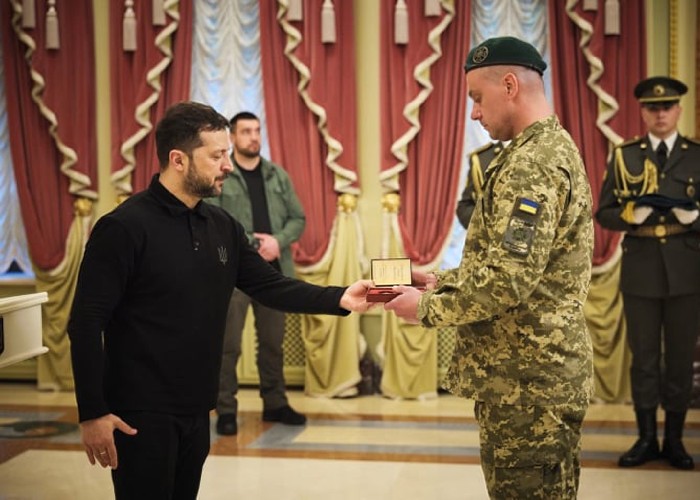 Președintele Zelenski a decorat un detașament al Poliției de Frontieră din Cernăuți care a participat la luptele cu invadatorii ruși pe fronturile din estul Ucrainei