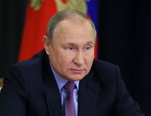 Vladimir Putin amenință Europa că Rusia va „răspunde cu aceeași monedă” dacă îi vor fi confiscate navele comerciale care întrețin mașinăria de război. De SUA nu a zis nimic, deși și Washingtonul a sechestrat recent un petrolier sub pavilion rusesc