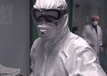 VIDEO. Spitalul COVID-19 din Italia unde niciun cadru medical nu a fost infectat. Este păzit de gărzi înarmate și nimeni nu încalcă protocoalele draconice