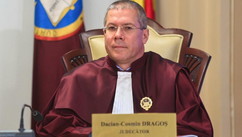 Judecătorul CCR Dacian Dragoș despre încercarea AUR de a-l alunga de la Curtea Constituțională: „Am toate documentele care dovedesc că am o vechime chiar mai mare decât cere legea. Am chiar peste 25 de ani” / Ținta demersului ar fi, de fapt, suspendarea lui Nicușor Dan de la Cotroceni