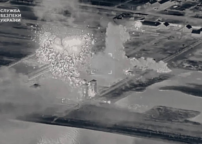 VIDEO Ucraina a spulberat cu doar câteva drone cel puțin o sută de agenți FSB și alți zeci de recruți aflați în pregătire în regiunile ocupate Donețk și Herson!