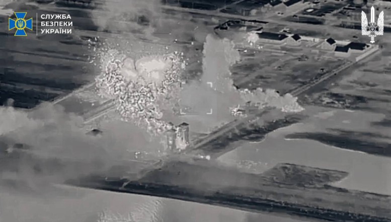 VIDEO Ucraina a spulberat cu doar câteva drone cel puțin o sută de agenți FSB și alți zeci de recruți aflați în pregătire în regiunile ocupate Donețk și Herson!