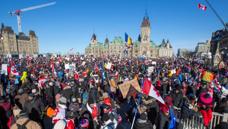 Desfășurătorul MASIVELOR proteste anti-restricții din Canada. În fața valului de nemulțumiri, premierul Trudeau a fugit din Ottawa, fiind ascuns într-o locație secretă! Ploaia de acuzații